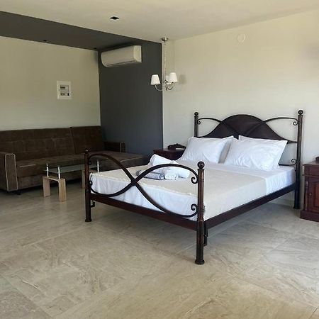 Néa Péramos Suites Ris מראה חיצוני תמונה