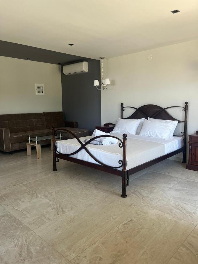 Néa Péramos Suites Ris מראה חיצוני תמונה